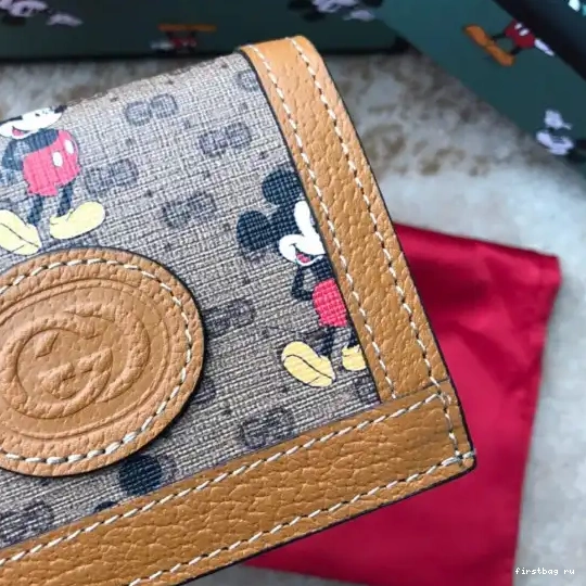 First bag ru GG Card Disney Gucci Holder x 0603